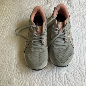 Running shoe